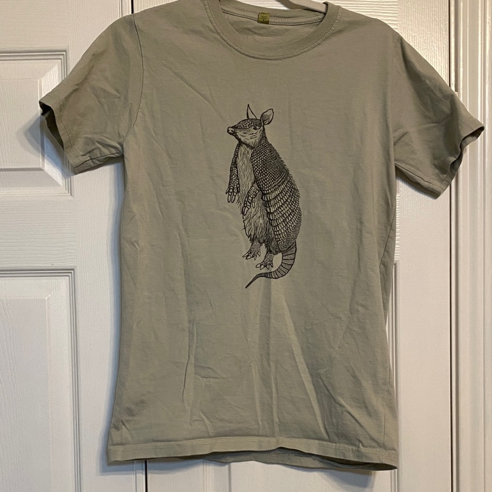 Graphic Armadillo Tee in Sage